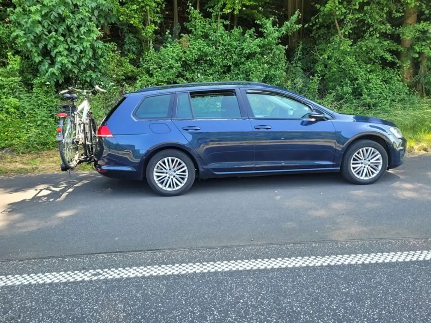 Volkswagen Golf Variant Cup 1,6 TDI 110 PS NAVI AHK PDC Turbo defekt Blau - 1