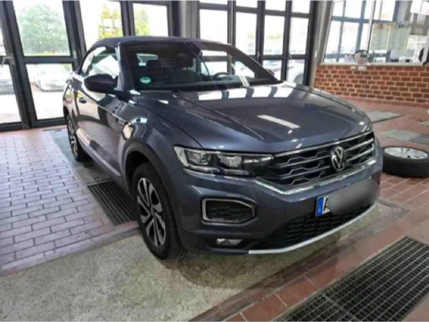 Volkswagen T-Roc 1.0 TSI Active Navi LED DAB+ Fro Grau - 2