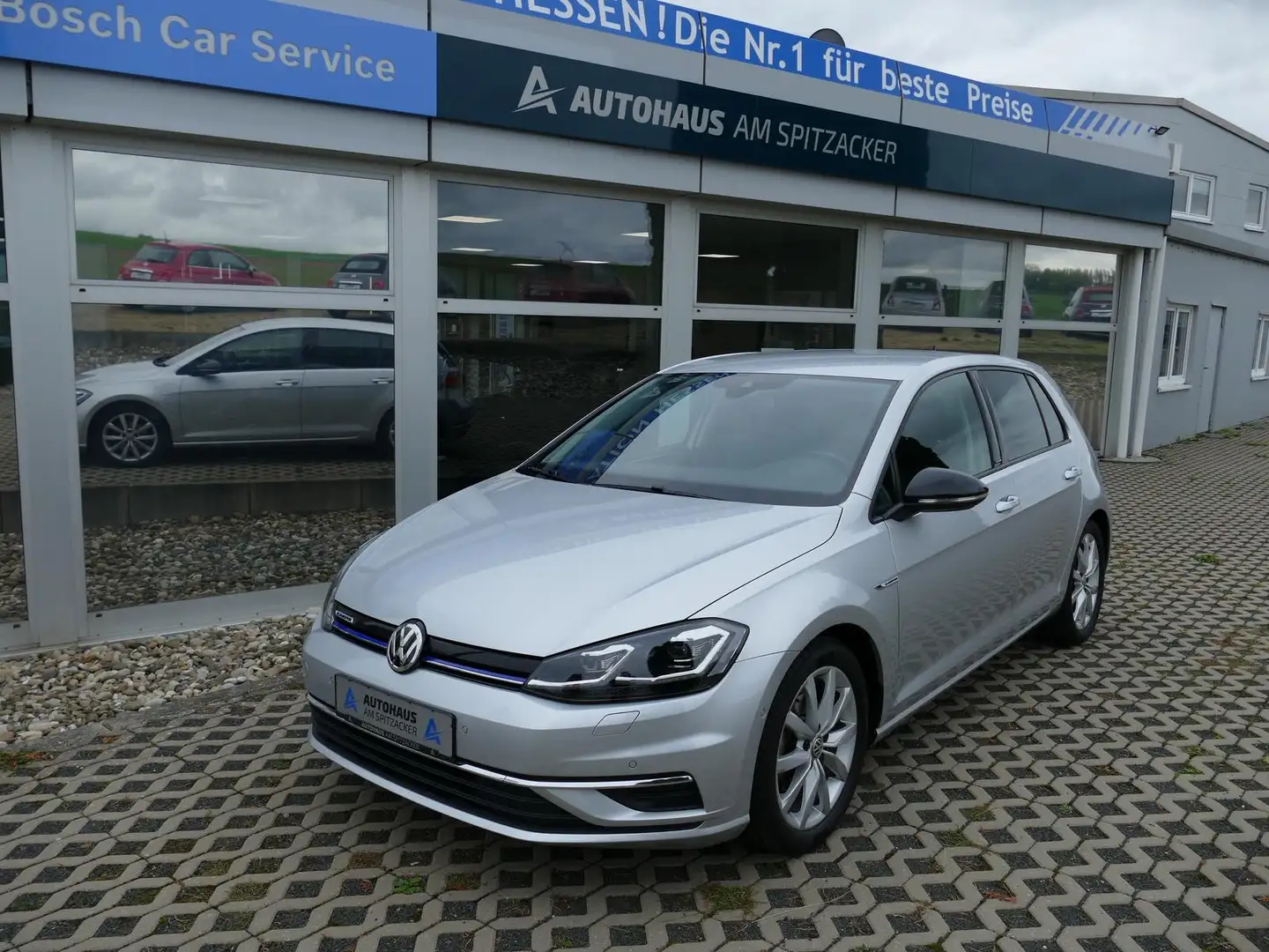 Volkswagen Golf 1.5 TSI ACT IQ.DRIVE BlueMotion LED KAM NAVI Silber - 2