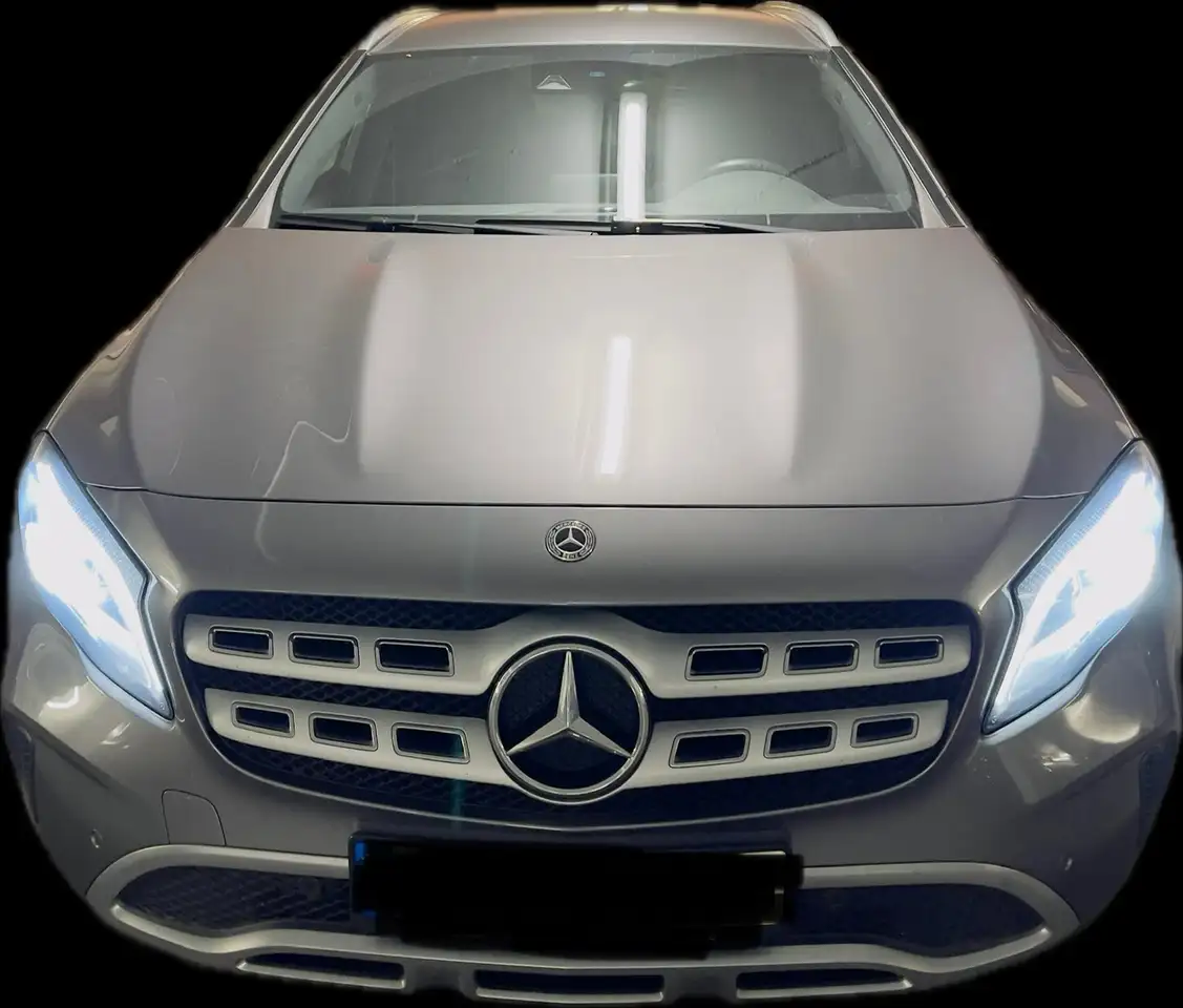 Mercedes-Benz GLA 220