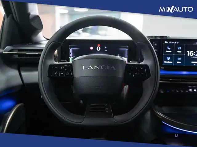 Lancia Ypsilon view 12