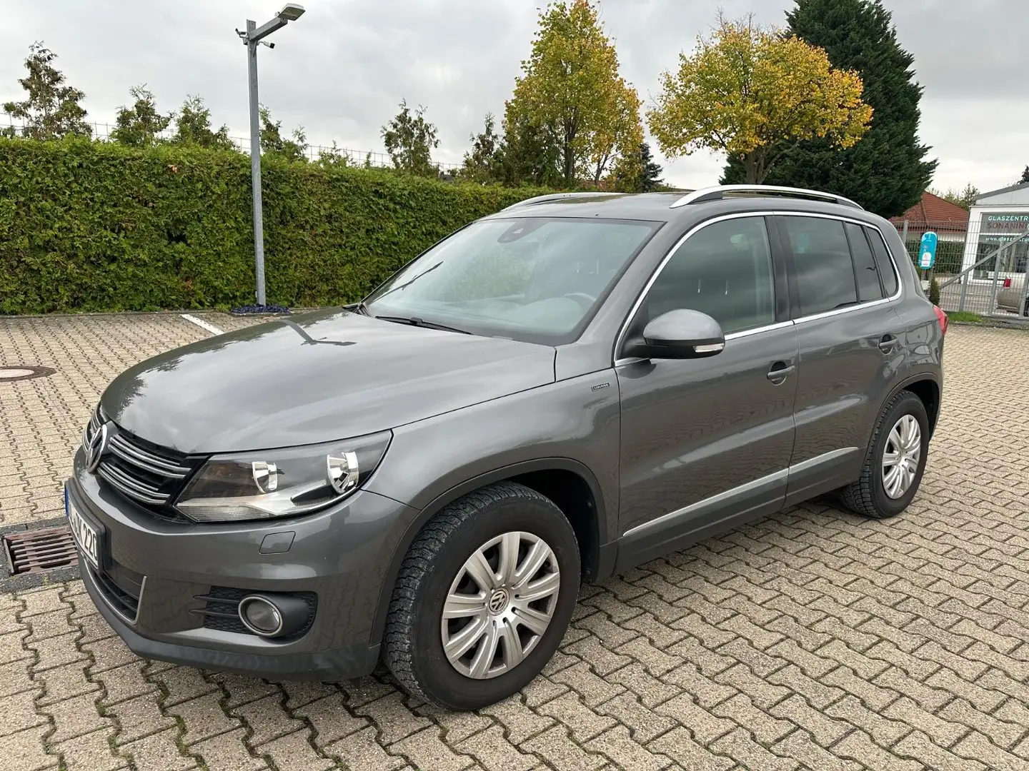 Volkswagen Tiguan Lounge Sport & Style BMT Euro 6 Grau - 2