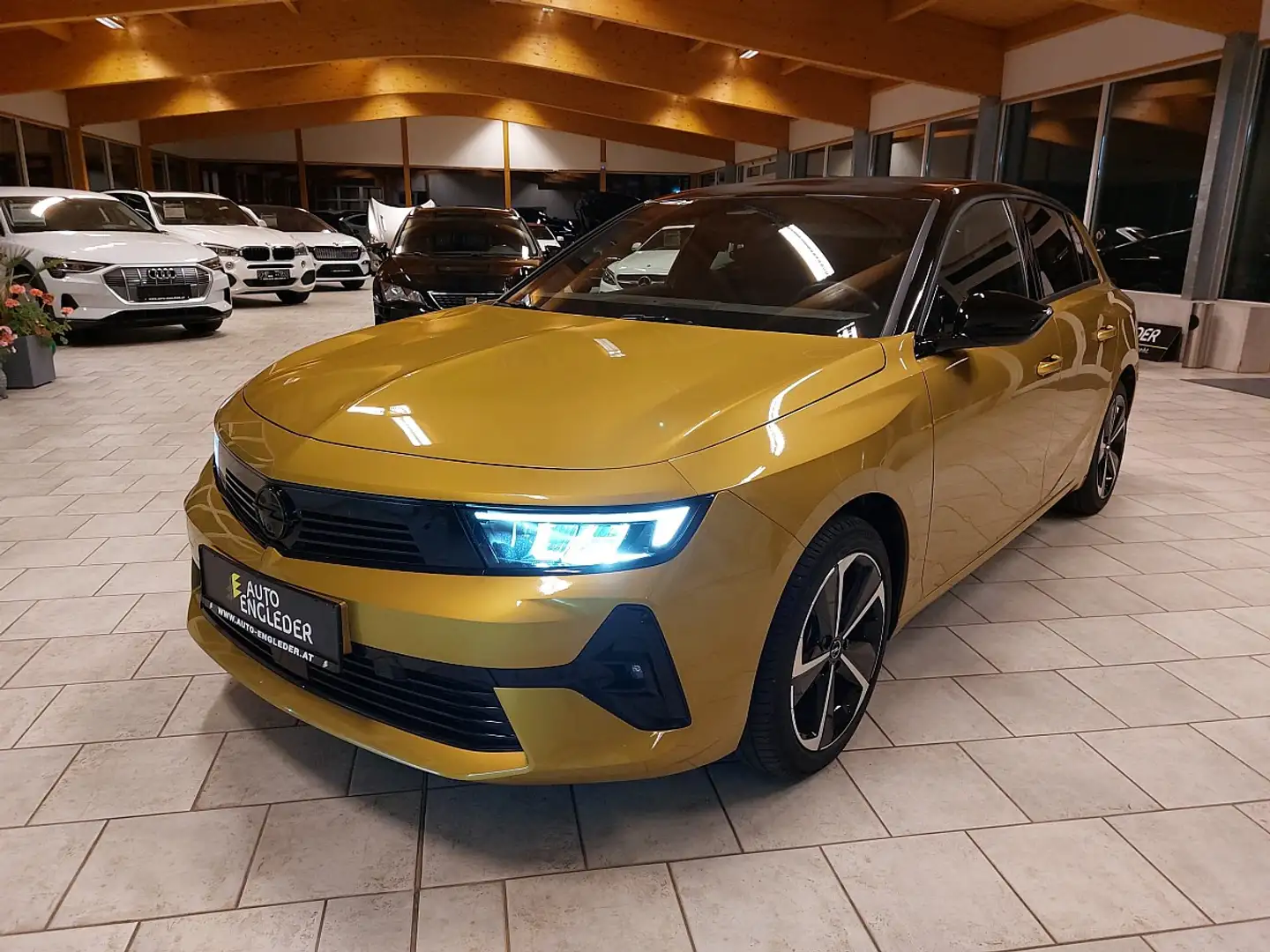 Opel Astra 1,2 Turbo GS Gelb - 2