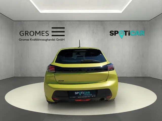 Peugeot 208 view 4
