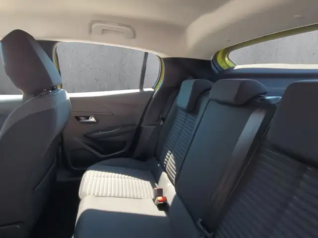 Peugeot 208 view 8