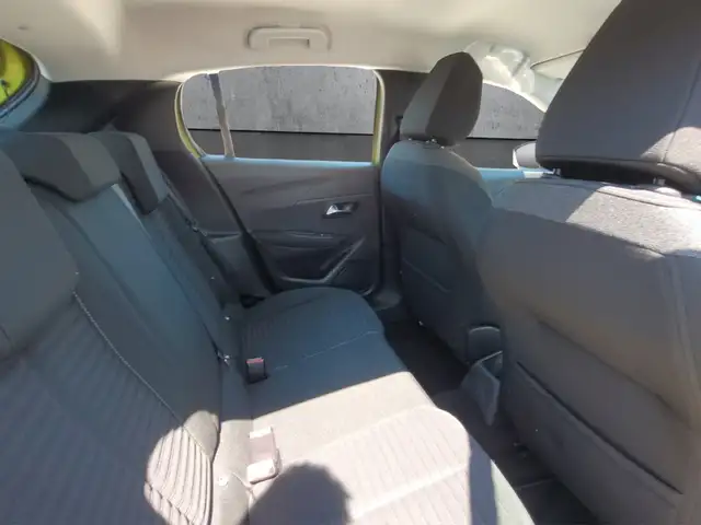 Peugeot 208 view 14