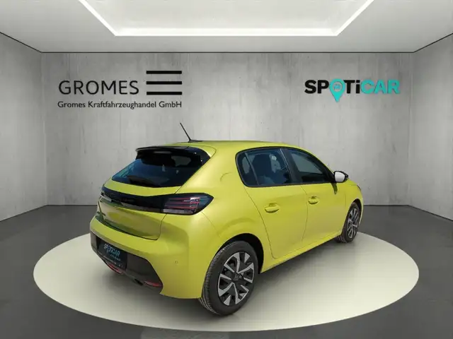 Peugeot 208 view 3