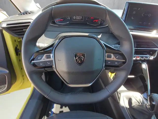 Peugeot 208 view 10