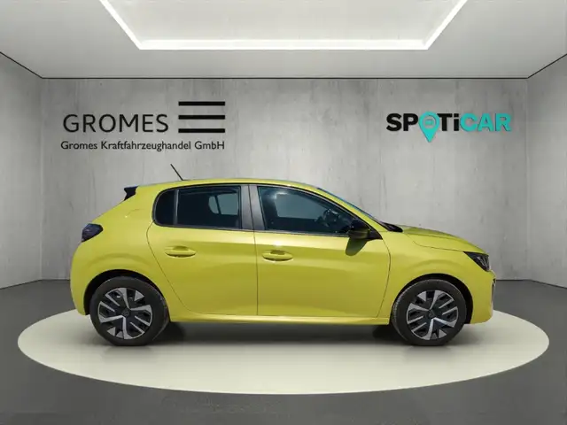 Peugeot 208 view 2