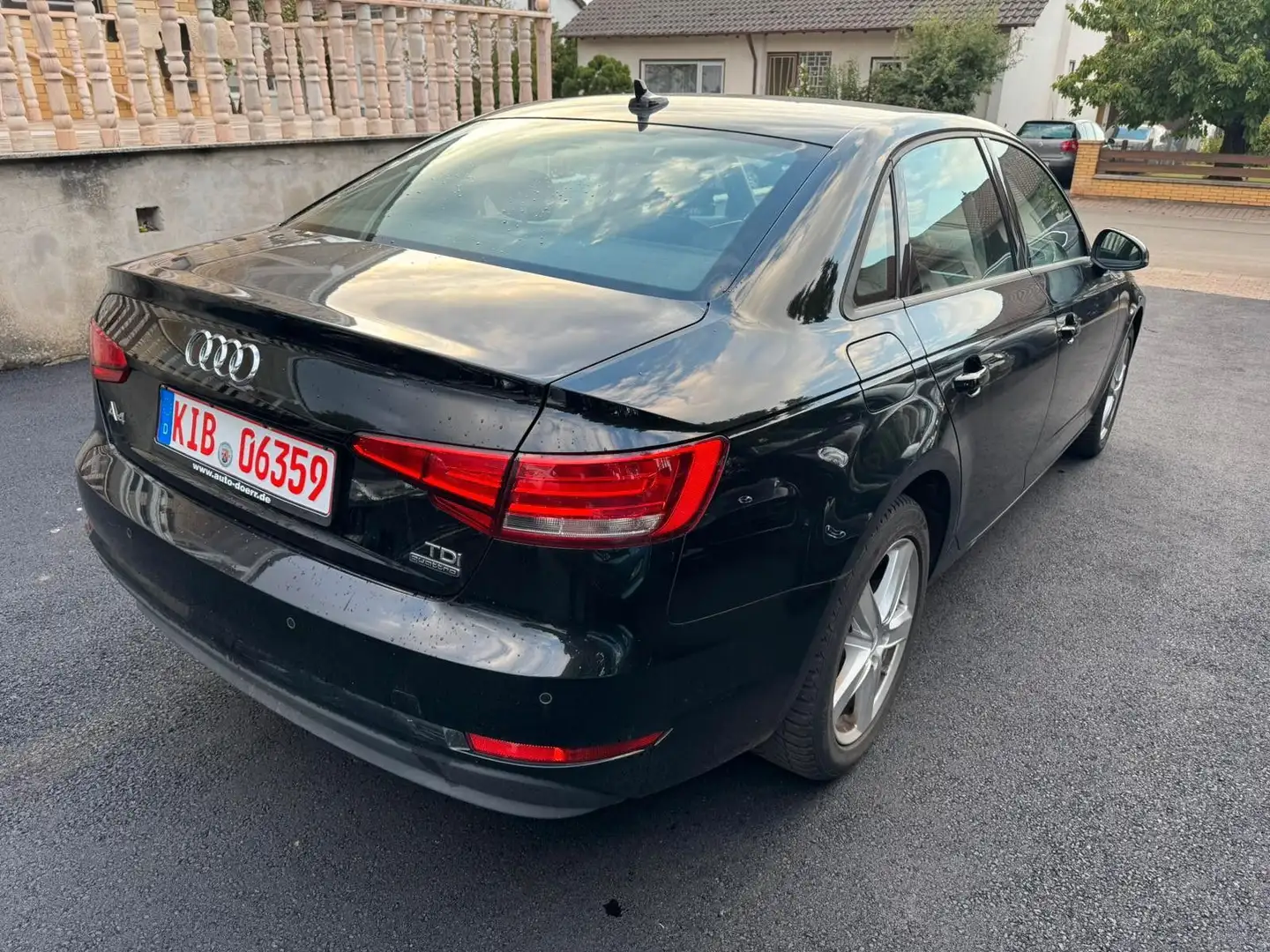Audi A4 Lim. quattro basis Zwart - 2