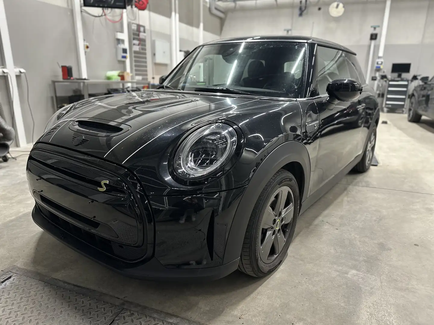 MINI Cooper SE Essential Trim NAVI LED PDC ALU Noir - 1