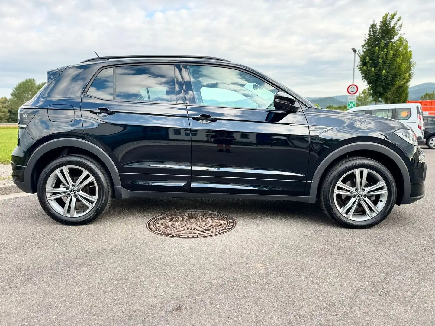 Volkswagen T-Cross R-Line IQ.Drive LED ACC CarPlay Navi Kam Schwarz - 2