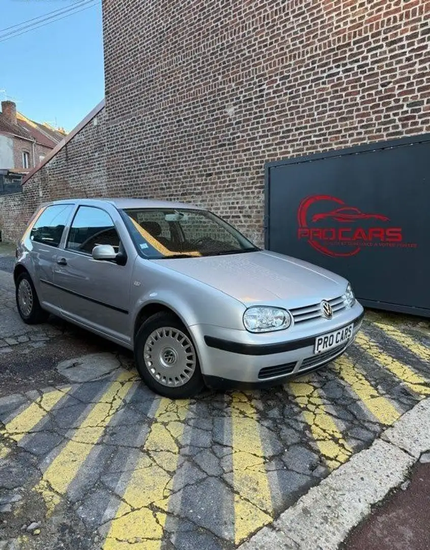 Volkswagen Golf 4 Gris - 1