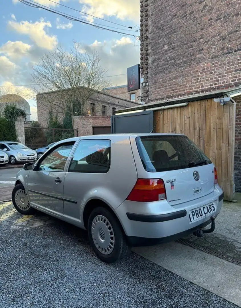 Volkswagen Golf 4 Gris - 2