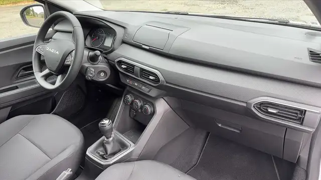 Dacia Sandero view 10