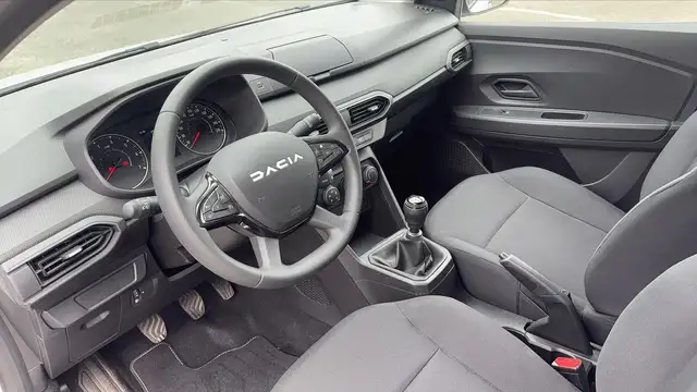 Dacia Sandero view 8