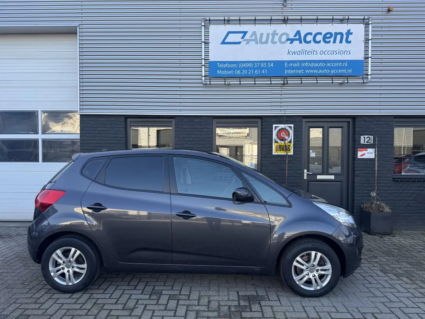 Kia Venga 1.4 CVVT DynamicLine Navi/Camera/Pano/77dkm... Grau - 2