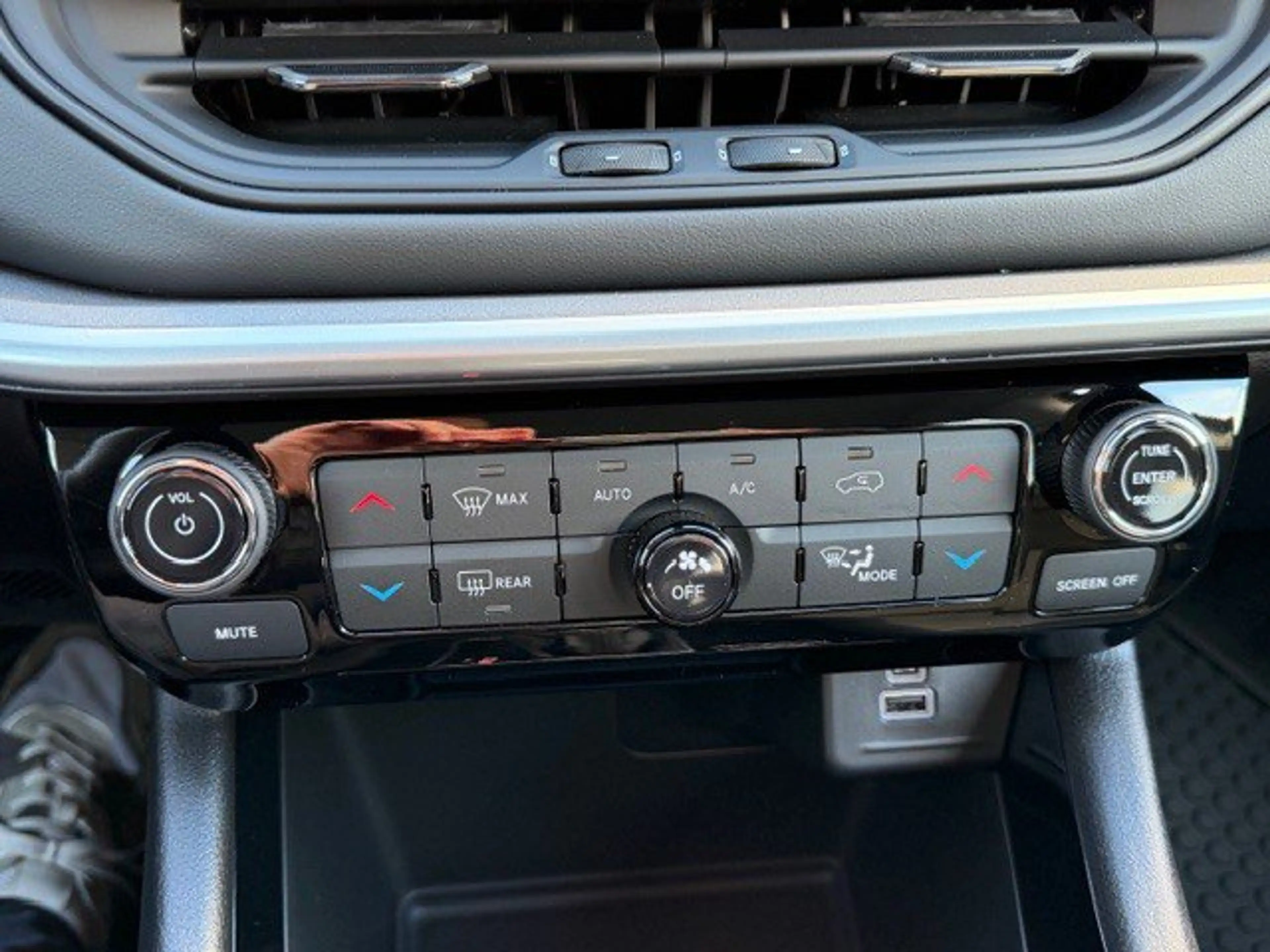 Jeep Compass *CAR PLAY*GPS*KEY LESS GO* 1.5 BENZ 130 PK MHEV — photo 5