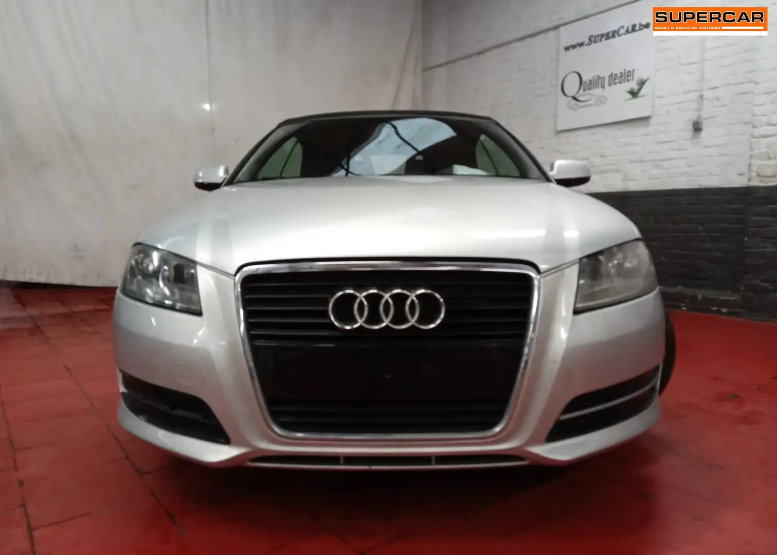 Audi A3 1.6 TDi* Cabriolet *A/C* ST/STP* Cuir* 155€ x42 Plateado - 2