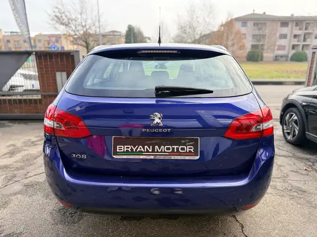Peugeot 308 view 4