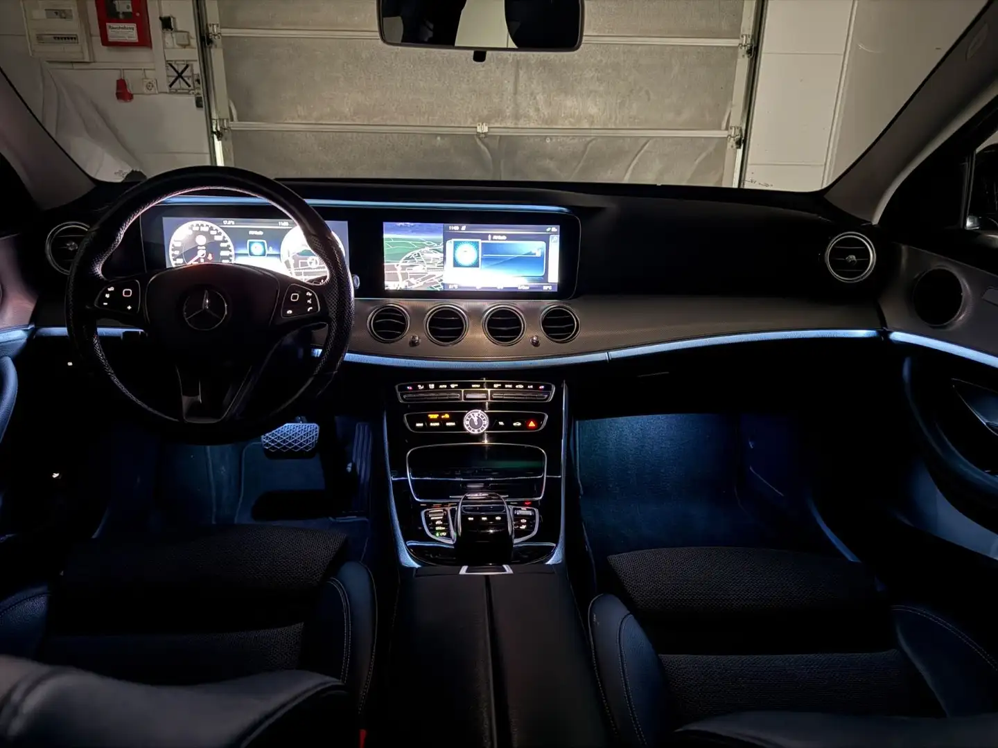 Mercedes-Benz E 220 d NIGHT*KAMERA*WIDESCREEN*APPLE CAR*LEDER Blanco - 2