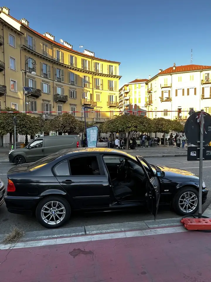 BMW 318i, foto 2