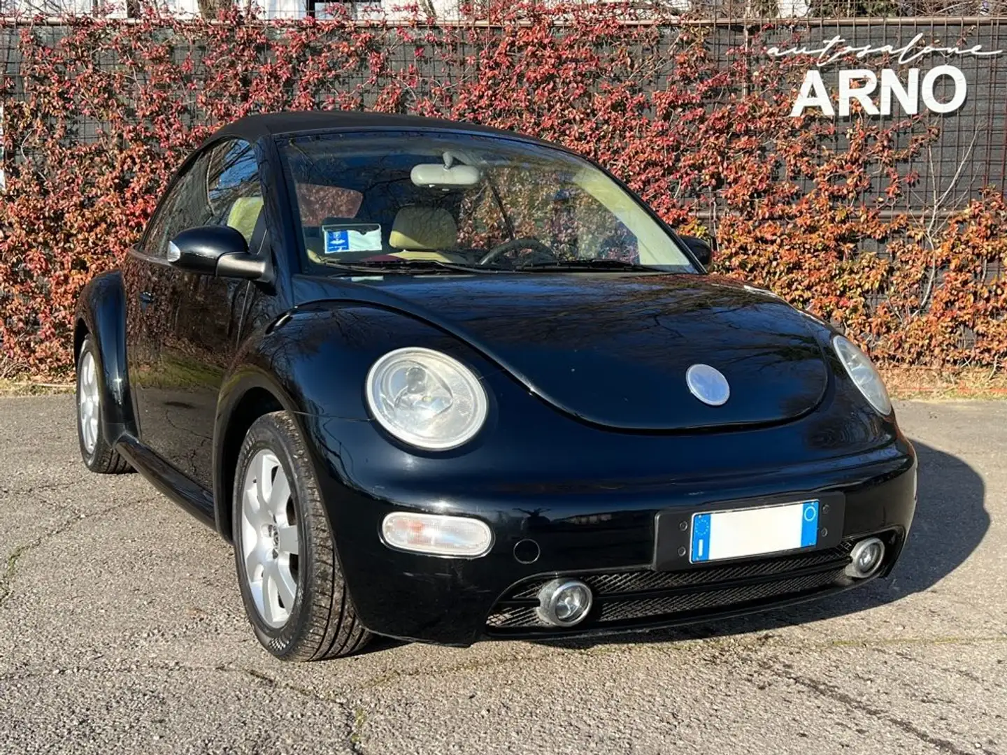 Volkswagen New Beetle 1.6 Cabrio Чорний - 1