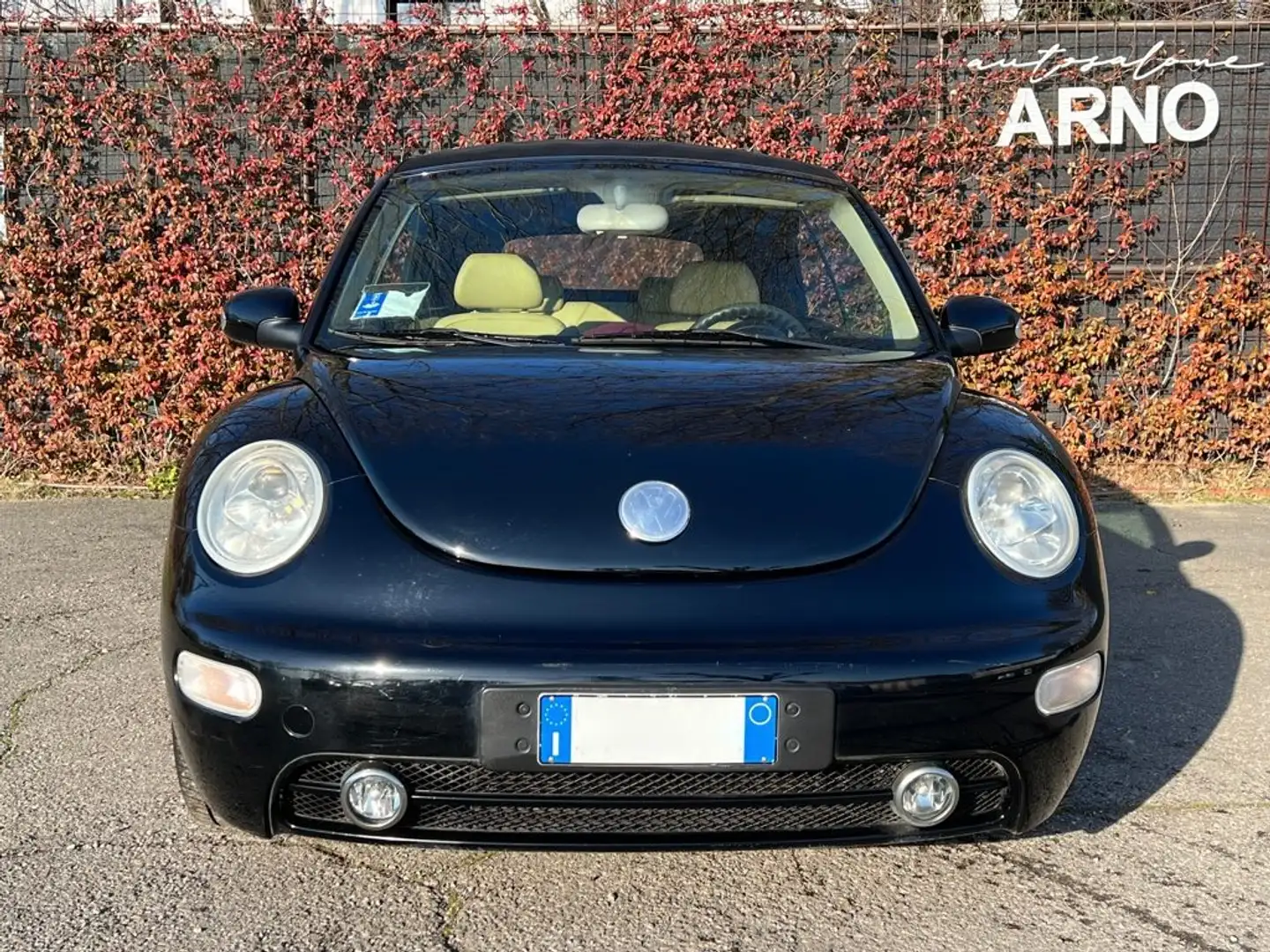 Volkswagen New Beetle 1.6 Cabrio Schwarz - 2