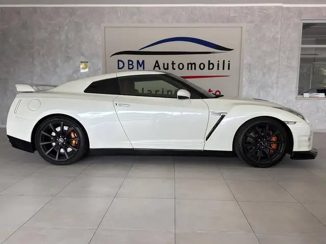 Nissan GT-R view 5