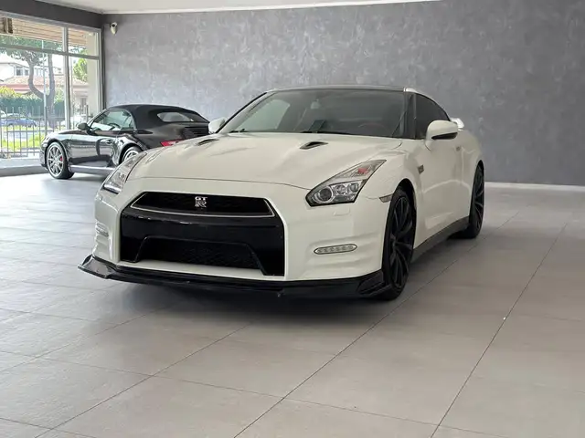 Nissan GT-R view 2