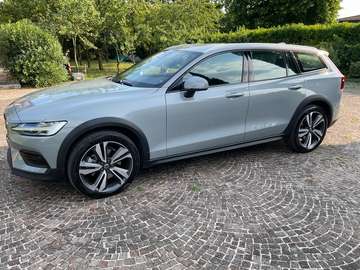 V60 II 2023 Cross Country 2.0 b4 Core awd auto