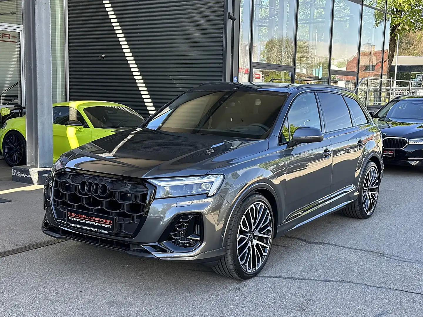 Audi Q7 55 TFSI e PHEV quattro S-line Grau - 1