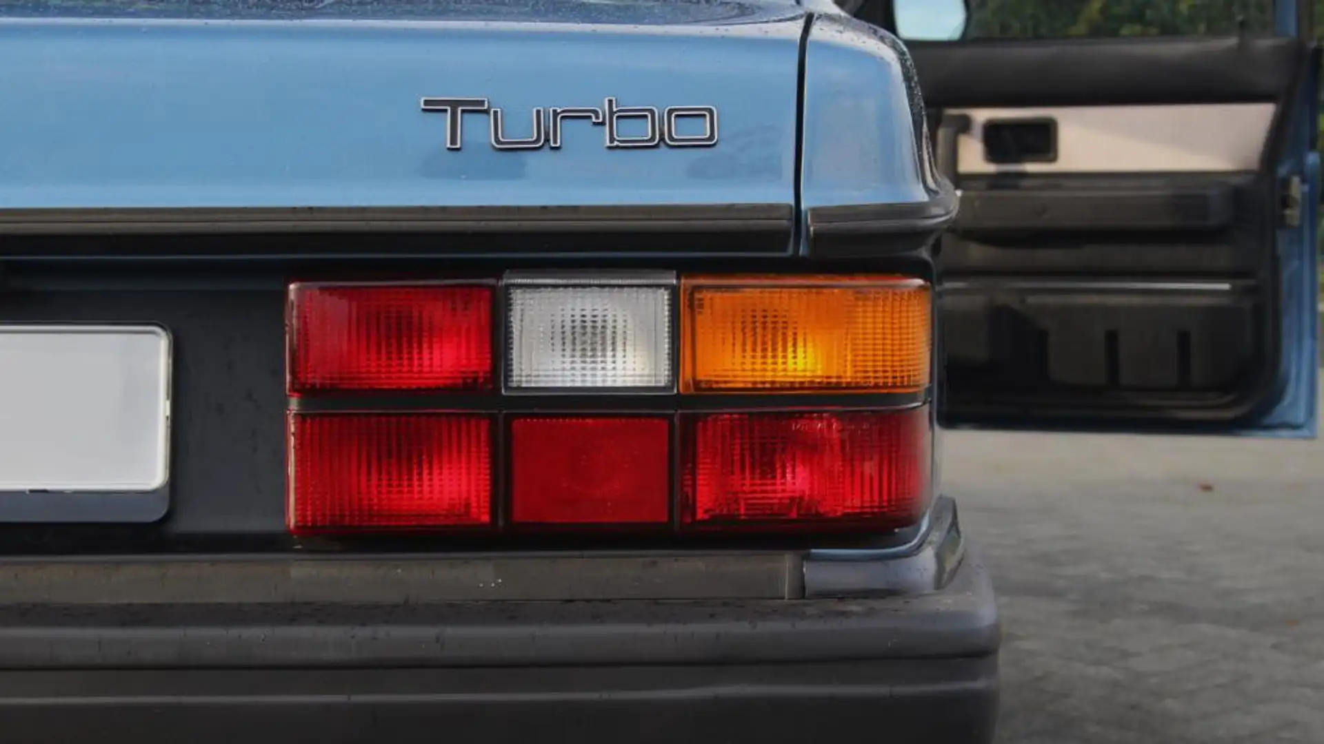 Volvo 244 Turbo Modrá - 2