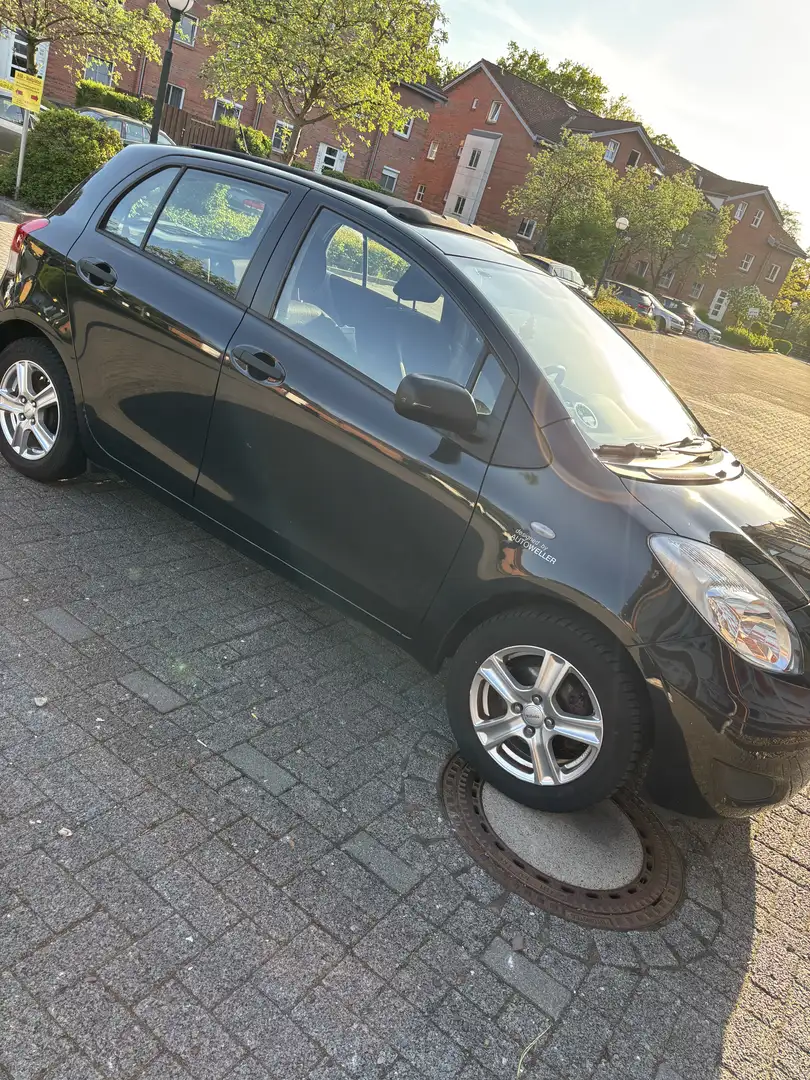 Toyota Yaris Verso 1.3 Zwart - 1