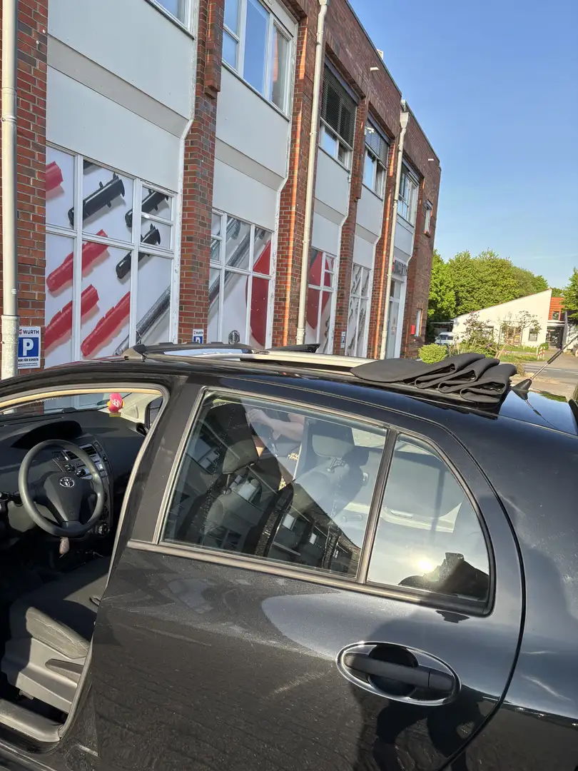 Toyota Yaris Verso 1.3 Zwart - 2