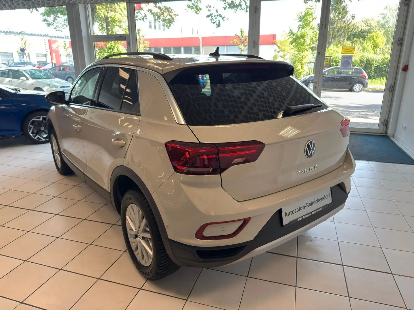 Volkswagen T-Roc 1.5 TSI DSG Life*AHK*Navi*SHZ*LED* Grau - 2