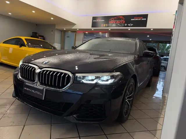BMW 5 Series view 4