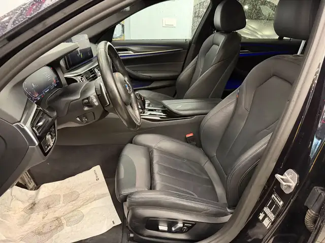 BMW 5 Series view 9