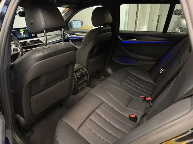 BMW 5 Series view 11