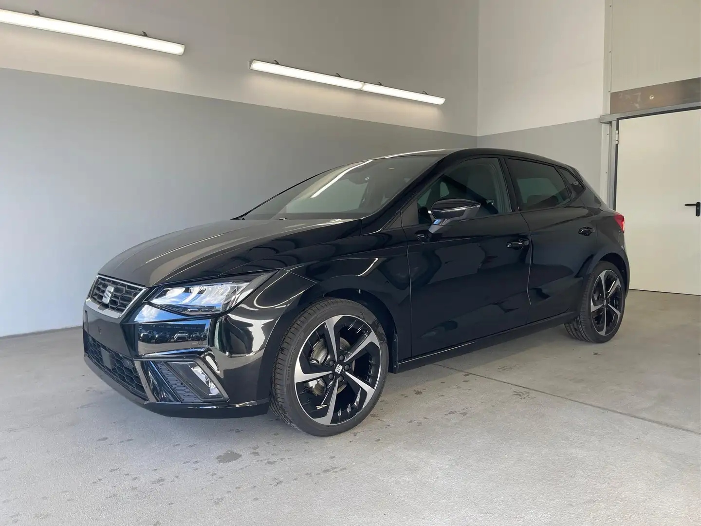 SEAT Ibiza FR 115PS DSG Kessy+ACC+18 Zoll 1.0 TSI DSG 85kW... Zwart - 1