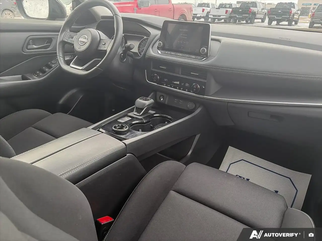 Nissan Rogue снимка Nissan Rogue
