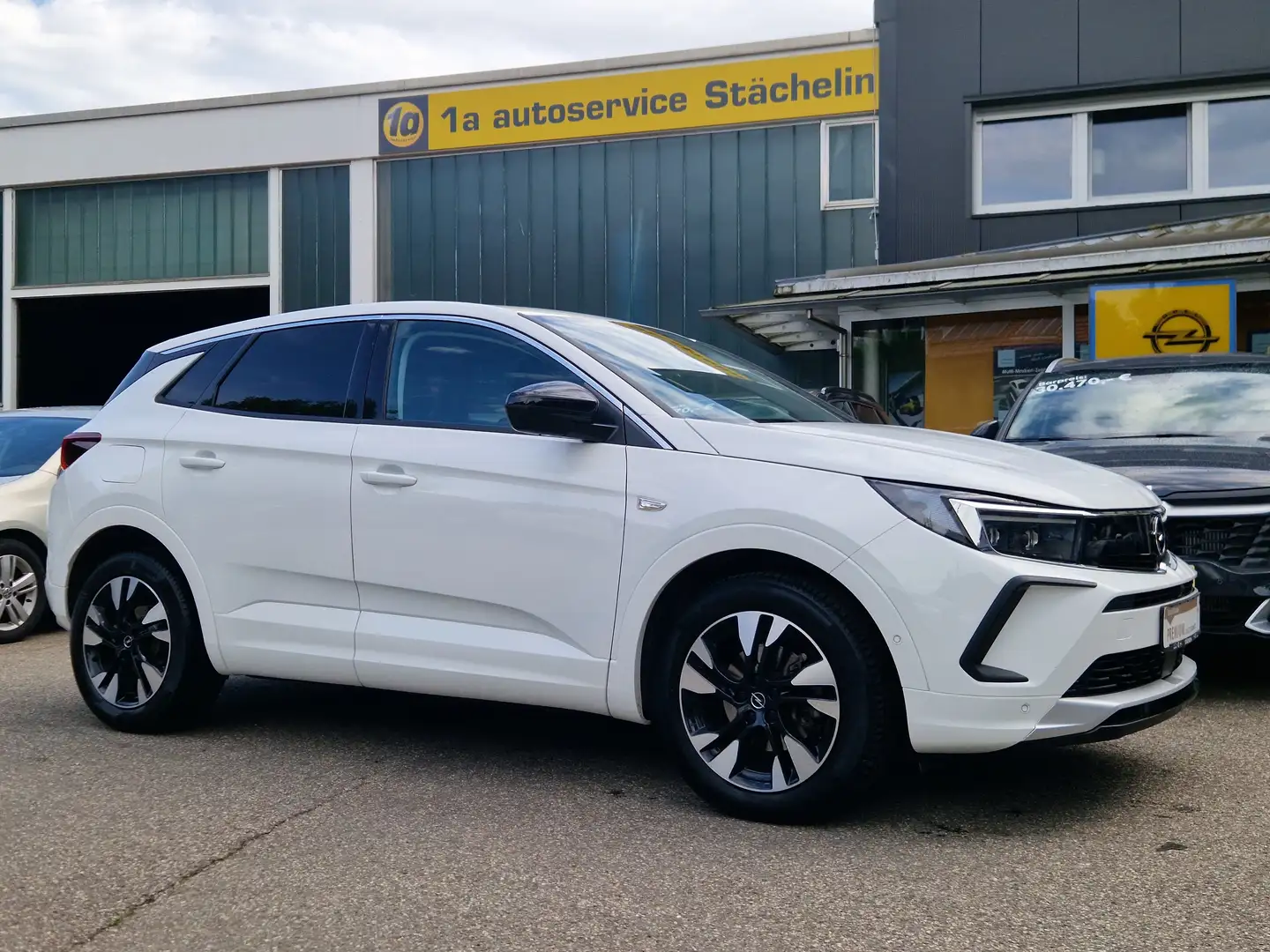 Opel Grandland 1.2T AUT.360 KAMERA,PDC,LED,NAVI Weiß - 1
