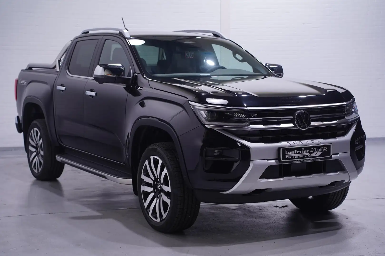 Volkswagen Amarok 3.0 TDI 240 pk Aventura Aut. Navi, Elek. Rolkoffer Zwart - 2