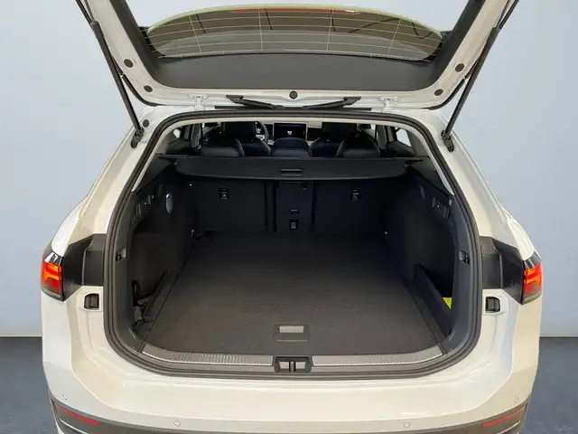 Volkswagen Passat view 14