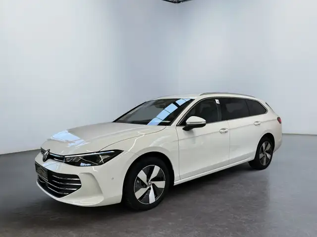 Volkswagen Passat view 2