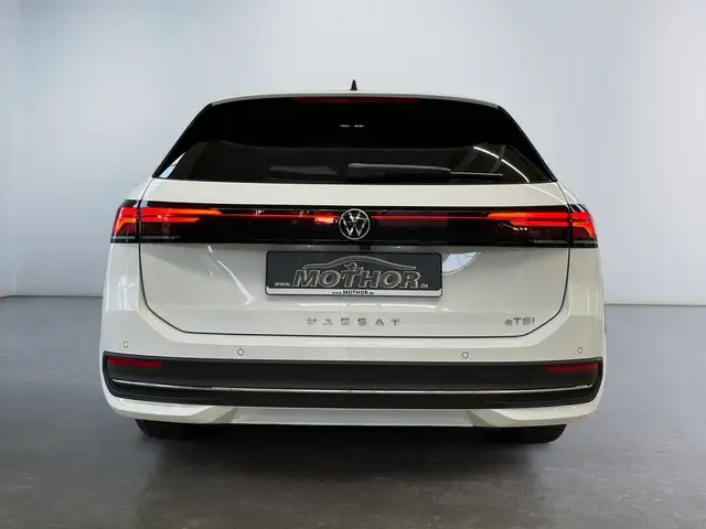 Volkswagen Passat view 5