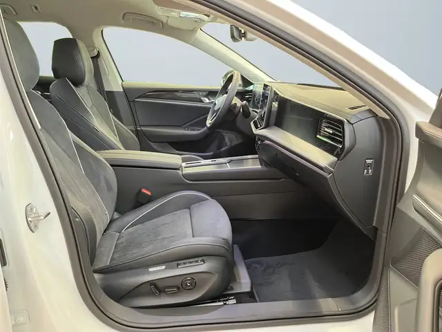 Volkswagen Passat view 10