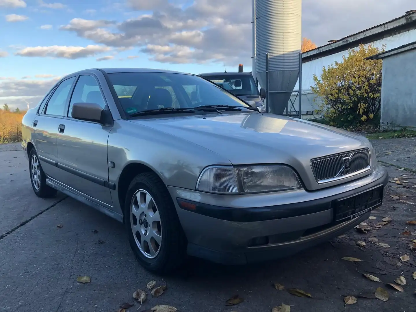 Volvo S40 1.8 Nichtraucher, fährt einwandfrei Silber - 2
