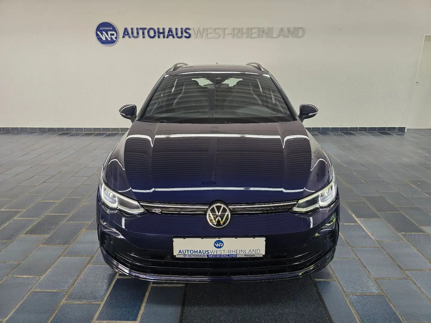 Volkswagen Golf VIII Variant R-Line*SPORTFAHRW.*AHK*NAV*LED Blau - 2