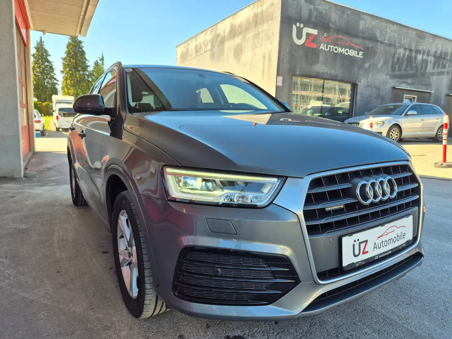 Audi Q3 *** AUTOMATIK *** ALLRAD *** NAVI *** sport quattro Grau - 2